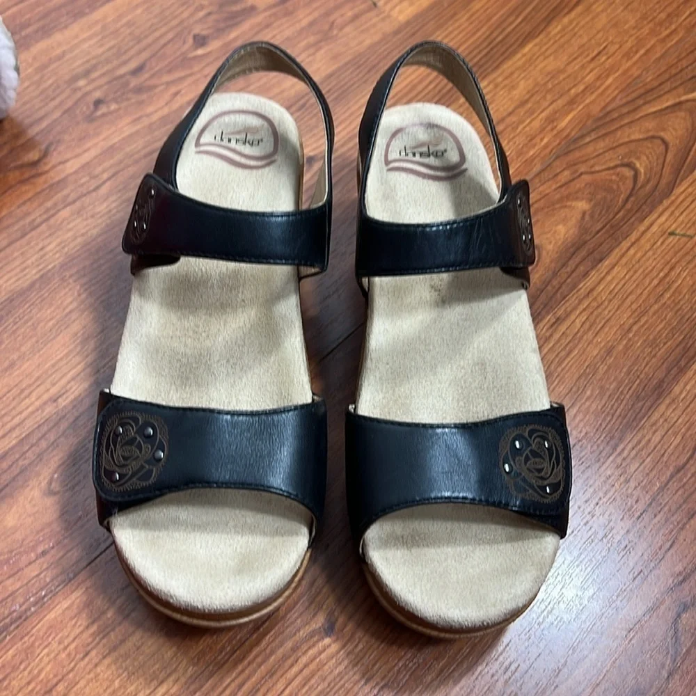 Dansko Sonnet Sz 39 Leather Sandal Wood Block Platform Black